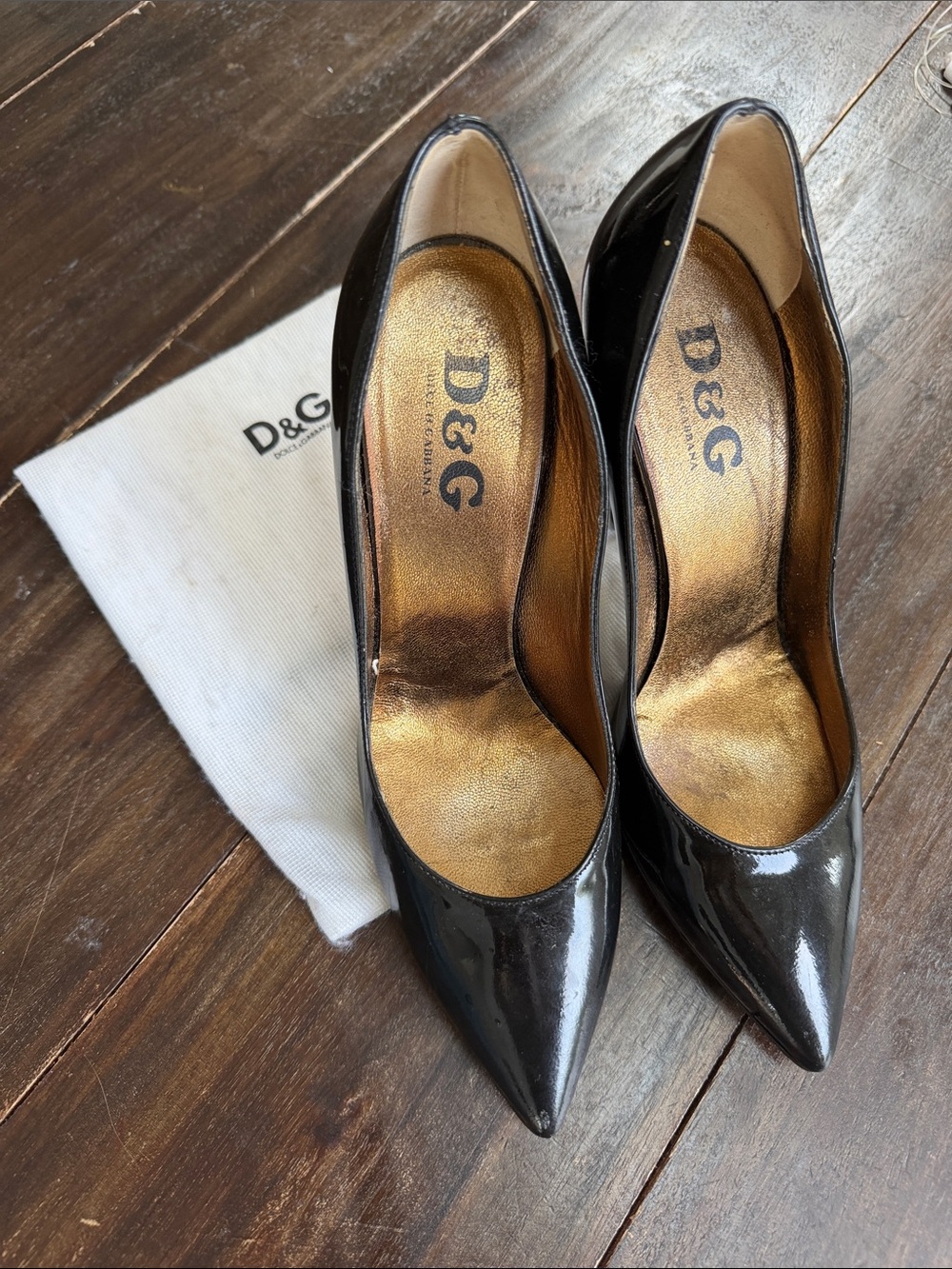D&G Black Patent Pointed-Toe Pumps with Gold Insole
